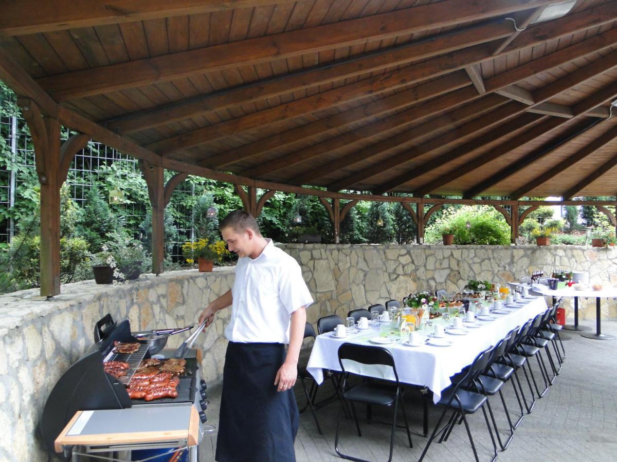 Zajazd Restauracja Karlik Radzionków Nowy Zewnętrze zdjęcie