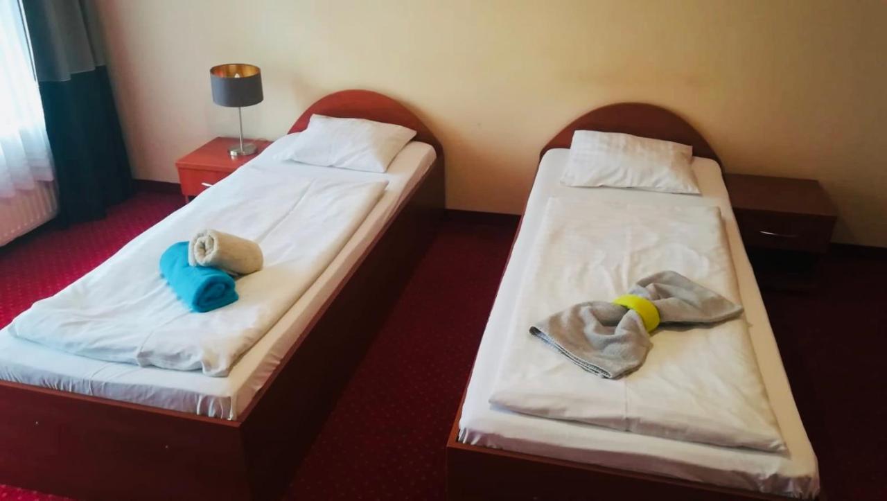 Zajazd Restauracja Karlik Radzionków Nowy Zewnętrze zdjęcie